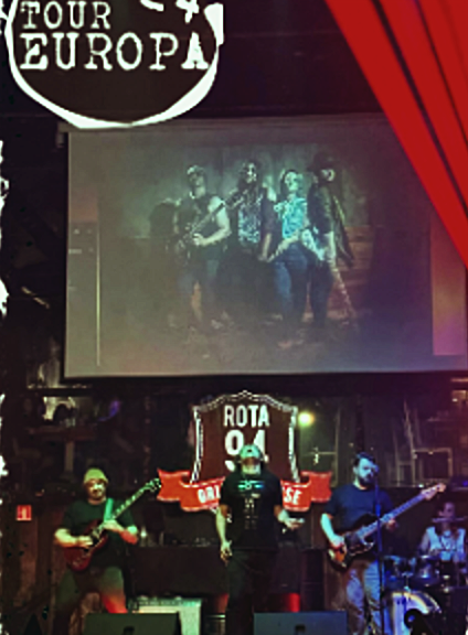 Show no Rota 94 com a banda no telão