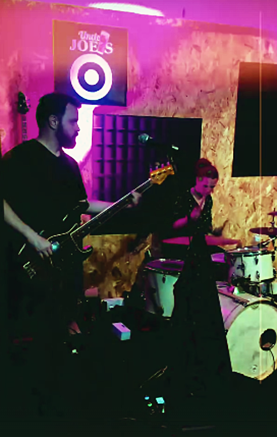 Baixo e bateria no Uncle Joe’s